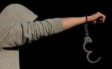 У Обухові засудили чоловіка, який пошкодив виставку про військовополонених