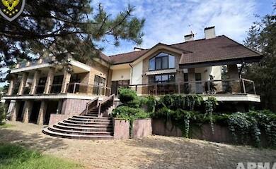 АРМА шукає управителів елітної нерухомості біля Києво-Печерської лаври та в Обухівському районі