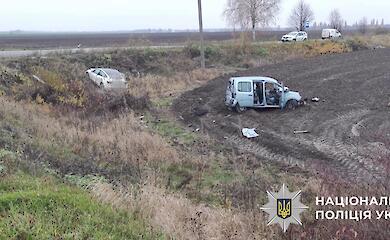 На перекрестке в Германовке столкнулись Tesla и Renault: оба водителя госпитализированы