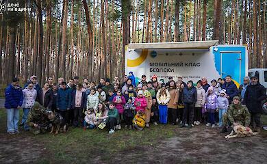 В Богуславе для воспитанников ДДСТ подготовили Мобильный класс безопасности