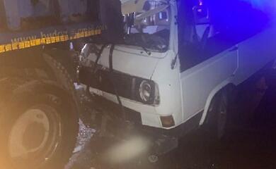 На Обуховщине микровэн врезался в грузовик: пострадала пассажирка