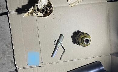 На Обухівщині затримали чоловіка, який зберігав гранати, набої та канабіс