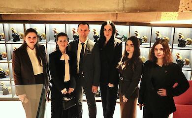 Українські керамічні півники з Василькова презентували у Парижі