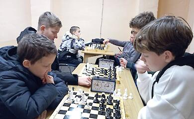 В Ржищеве новогодний шахматный турнир собрал участников от 9 до 80+ лет