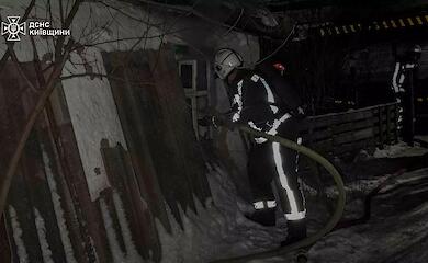 Спасатели Обуховщины ликвидировали пожар в жилом доме в Ржищеве