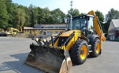 Работа экскаватора в стеснённых условиях: дворы, частный сектор, плотная застройка