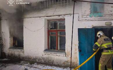 У Василькові сталася пожежа в приватному будинку: є травмований