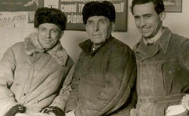 В Музее Васильковской майолики обнародовали архивную фотографию мастеров