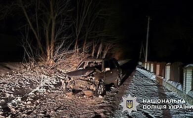 На Богуславщине авто съехало на обочину и столкнулось с деревом