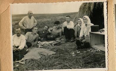 ДІЖКИ НА ОБУХІВСЬКИХ ФОТОГРАФІЯХ СЕРЕДИНИ 20 ст.: ШО В НИХ?