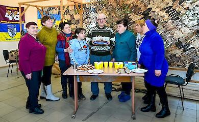 Волонтеры трех сел Кагарлыччины сплели тысячную маскировочную сетку для фронта