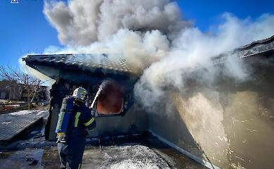 В селе Гвоздов спасатели ликвидировали пожар жилого дома
