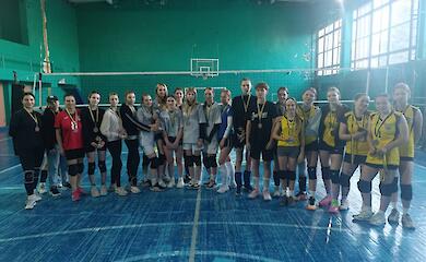 В Обухове определили победительниц праздничного волейбольного турнира