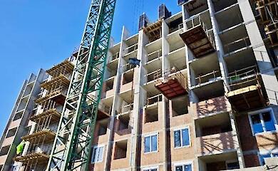 В Василькове строят новый дом на месте разрушенной ракетой пятиэтажки