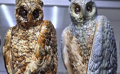 Коллекцию музея в Василькове пополнила майоликовая сова-светильник