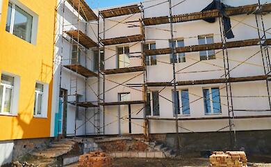 В Василькове восстанавливают садик, больницу и жилье после разрушений