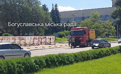 У Богуславі завершують асфальтування та запускають струменевий ремонт доріг