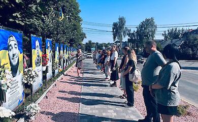 У Хотові, Лісниках та інших селах Феодосіївської громади поклали квіти до Алей пам'яті