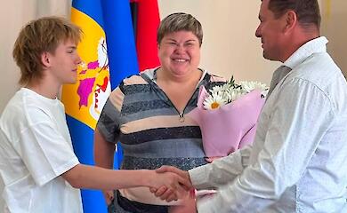 Чотири медалі на чемпіонаті Європи: Феодосіївська сільськрада нагородила юного стрибуна у воду Назарія Кононенка