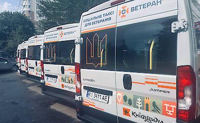 Інклюзивний транспорт для ветеранів: Обухівська громада отримала спеціалізоване соціальне таксі