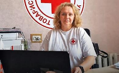 Двічі залишала дім через війну: як переселенка з Донеччини стала адміністраторкою Червоного Хреста на Обухівщині