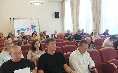В Українській громаді вшанували полеглих Захисників, але кадрові рішення сесії провалили