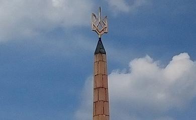 Пам'ятник комсомольцям у Трипіллі: 1961, 1963, 1976 роки