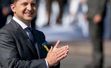 Президент України нагородив голову волонтерської організації з Обухова