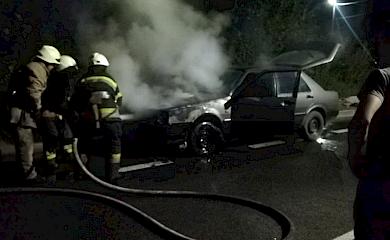 В Обухові пожежники півтори години гасили автомобіль: причини загоряння встановлюються