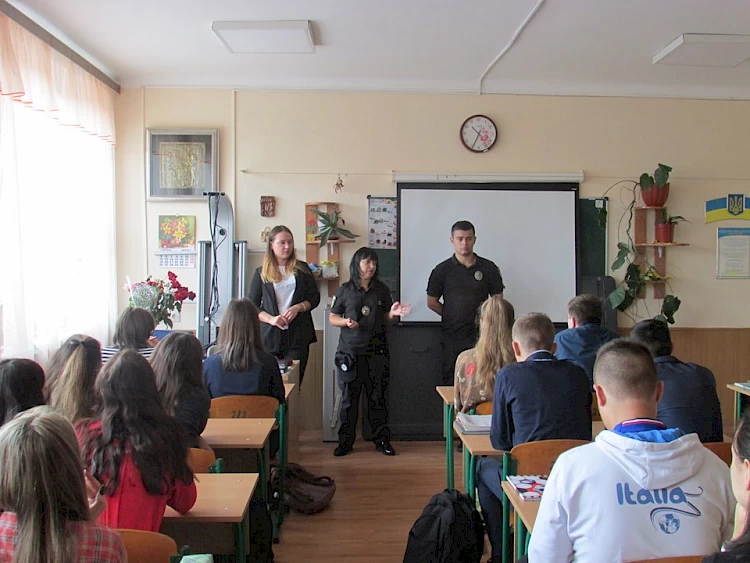 Обухівським школярам розповіли про "булінг" і насильство в родині