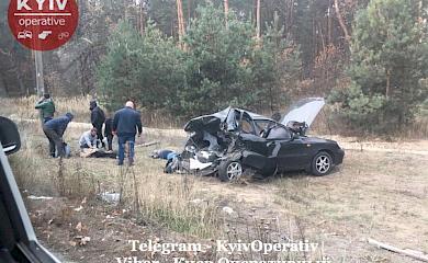 В результаті ДТП на Обухівській трасі загинула людина: ще двоє серйозно травмовані
