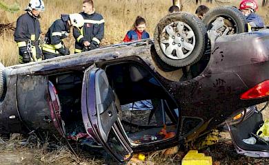 В масштабну ДТП на Обухівщині потрапили 5 авто: одне перевернулося і загорілося (відео)