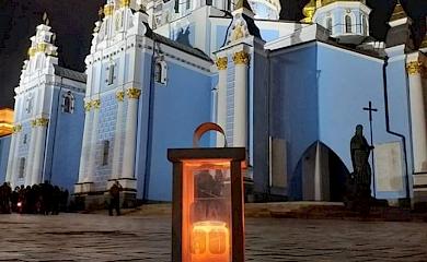 Скоро Різдво: обухівські пластуни привезли до міста Вифлеємський вогонь