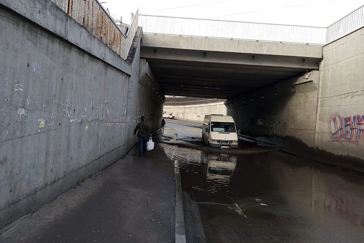 Чому на Видубичах затоплює автомобільний тунель: винна Либідь