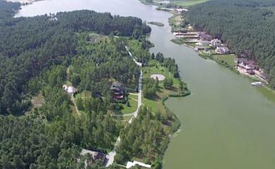 Суд відмовився розглядати справу про маєток Медведчука біля Обухова