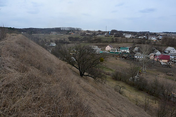 На Обухівщині "чорні археологи" пограбували давньоруське городище (відео)