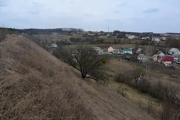 На Обухівщині "чорні археологи" пограбували давньоруське городище (відео)