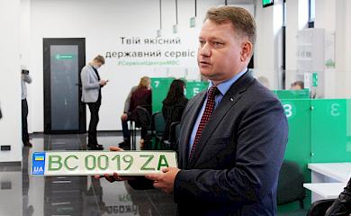 Електричний транспорт зможе паркуватися на спеціально відведених машиномісцях