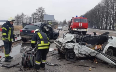 В ДТП на Обухівській трасі загинув чоловік: за життя підлітка борються