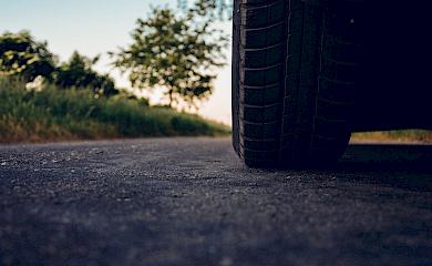В Обухові авто втратило колеса посеред дороги: відео