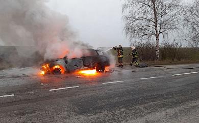 На Обухівщині горіла автівка (відео)