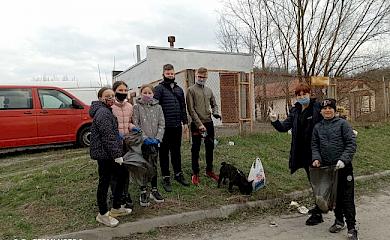 Обухівські школярі прибрали околиці найкрасивішого озера міста