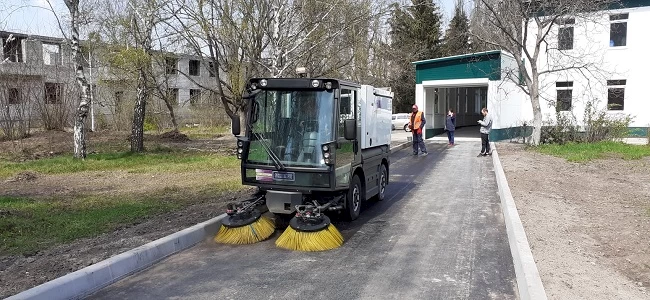 В Обухові небайдужі прибрали територію лікарні