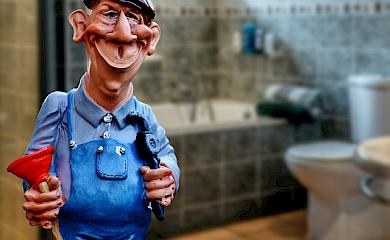 Котячі наповнювачі та ганчірки: які скарби знаходять в каналізації обухівські комунальники