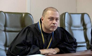 Суддя, котрий судить Медведчука, офіційно мешкає в селі за Обуховом