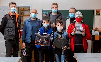 На Обухівщині учні власноруч виготовили хатинку для птахів