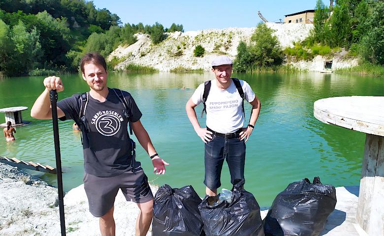Обухівські активісти розпочали очистку казкового озера
