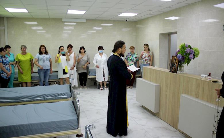 Нещеровські монахи освятили відділення гемодіалізу в Обухівській лікарні