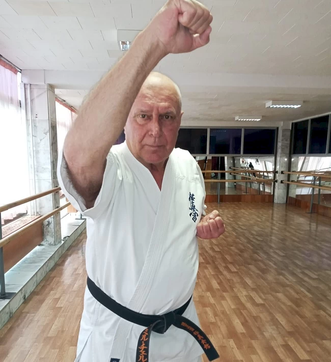 Легендарный тренер по каратэ приглашает на занятия в Обухове