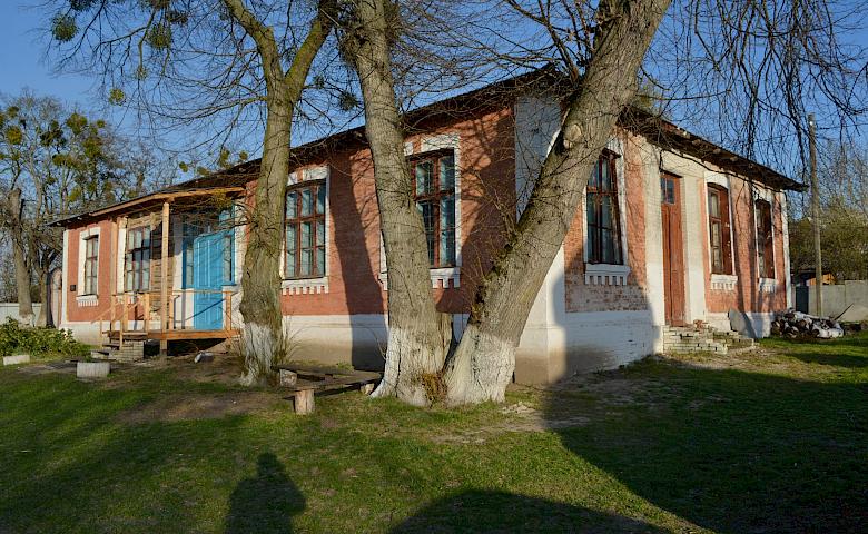 Мала Вільшанка: церква і училище